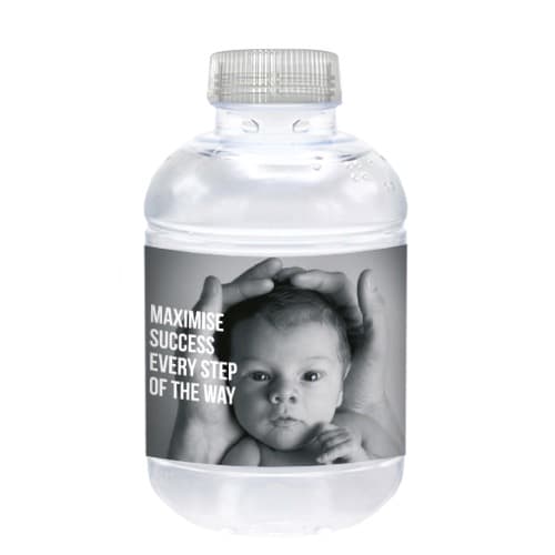 25cl Barcelona rPET Flasche. Plastiketikett Mehrfarbig. Deckel transparent