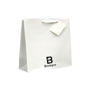 Boutique. Bolsa personalizada de papel blanco Con asa de cordón. Impresión 1 color 1 cara
